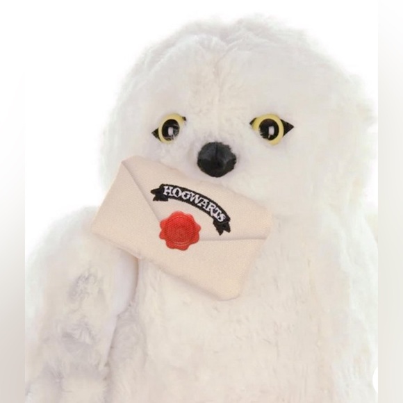 Hedwig the Owl Backpack NWT from Harry Potter 17 in with small 5 x 5 zip - Picture 3 of 3